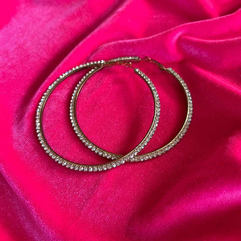 NWOT 3” silver hoops w. crystals